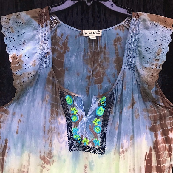 Boho top by Live and Let Live. Tie dye, eyelet sleeves & embroidered detail. XL - Picture 2 of 11